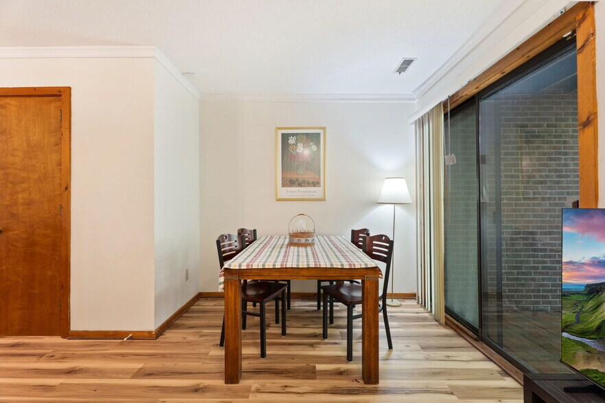 Building Photo - 609 Hillsborough St