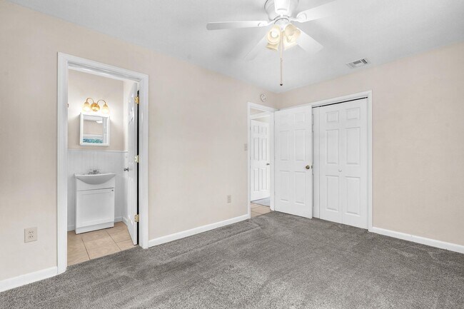 Building Photo - Updated Kitchen and Oversized Yard!