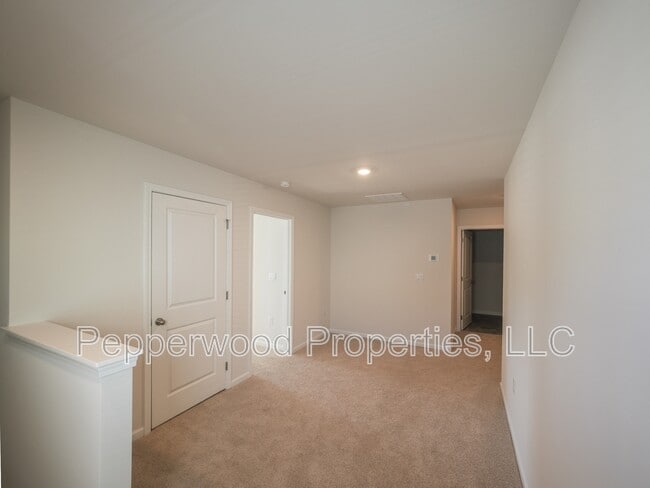 Building Photo - 1761 Rein Dr