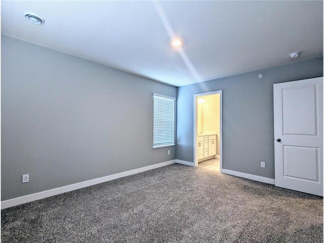 Building Photo - 17092 Dysart Pl