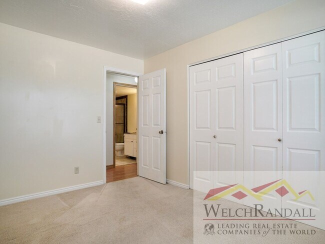 Building Photo - Corner Gem in Washington Terrace – 2BR Comfort & Style!