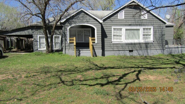 Primary Photo - Newly renovated spacious cottage in Mountain View Subdivision!