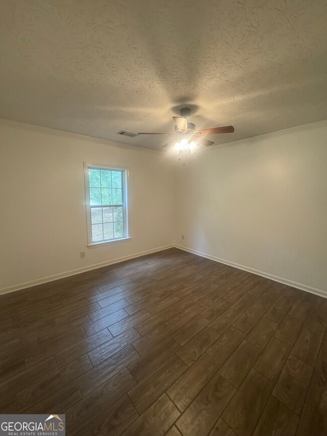 Building Photo - 105 Fox Trail Pl