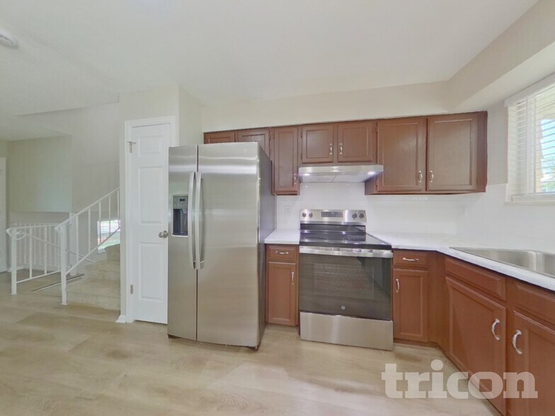 Building Photo - 348 S 29th Ave