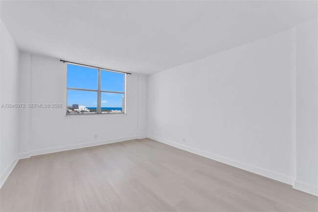 Building Photo - 401 69th St