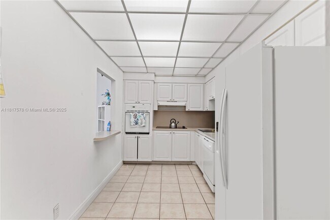 Building Photo - 19390 Collins Ave