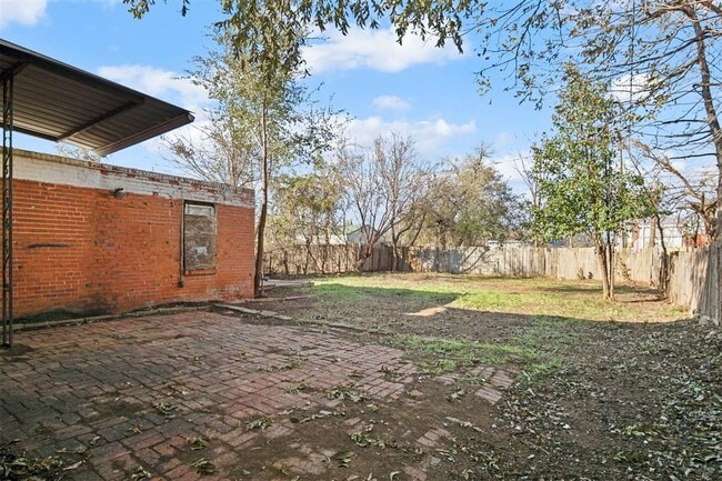 Building Photo - 609 SW 30th St