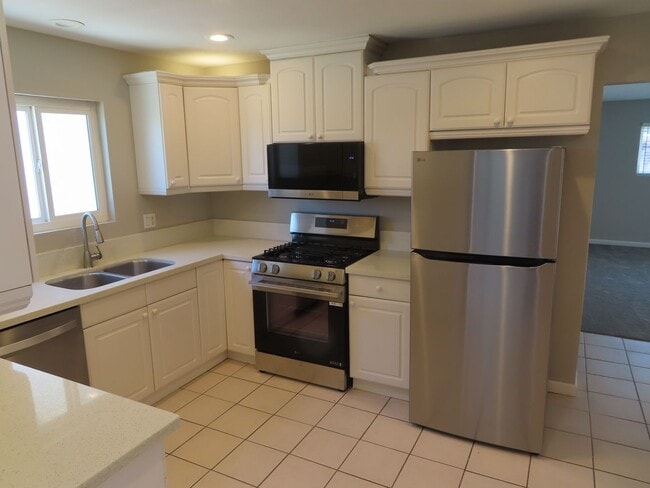 Building Photo - Four Bedroom Home in Oceanside