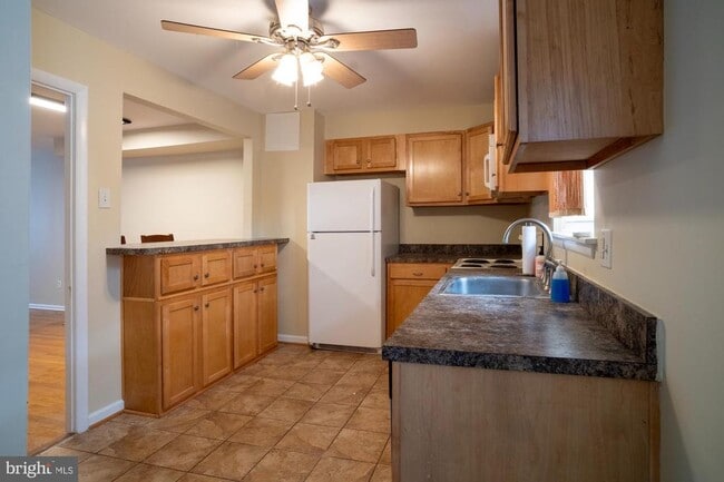 Building Photo - 933 Elm Rd