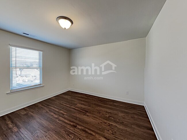 Building Photo - 2409 Garrett Prk Dr