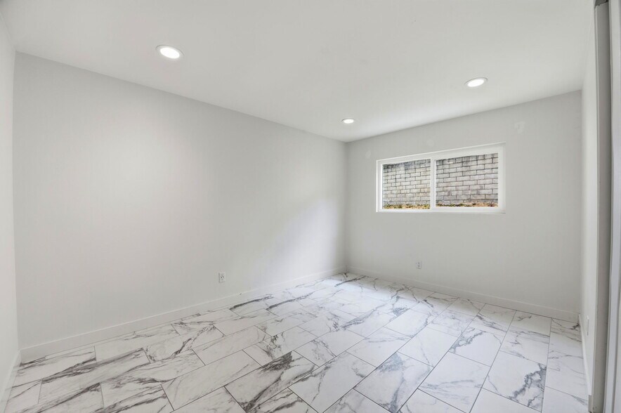 Building Photo - 30845 Catarina Dr