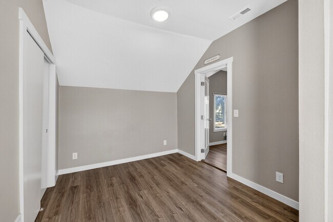 Building Photo - Modern 1-Bed Apartment in Heart of Tacoma