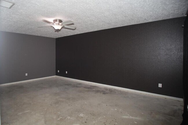 Building Photo - 22619 Braken Carter Ln