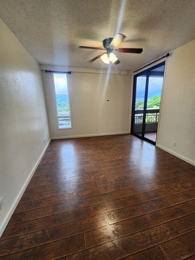 Building Photo - 2313