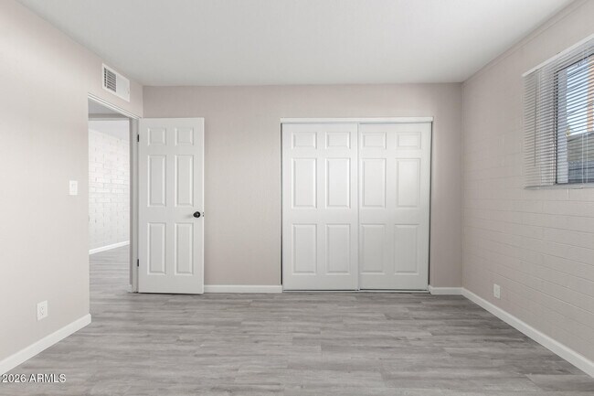 Building Photo - 405 S Priest Dr