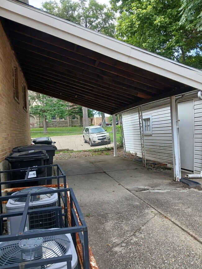 Building Photo - 5720 Hamilton Ave