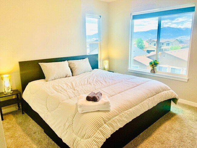 Building Photo - $2828 | 6BR/4BR | Fully Furnished Home in ...