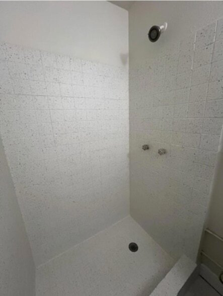 Building Photo - 31 NE 56th St