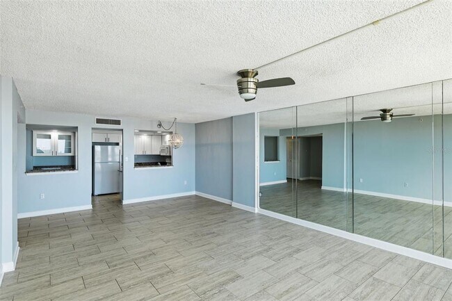 Building Photo - 400 Island Way