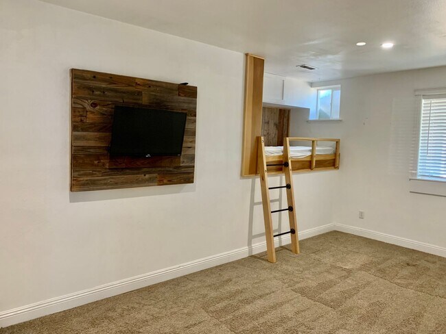 Building Photo - 735 N Trigo Ln