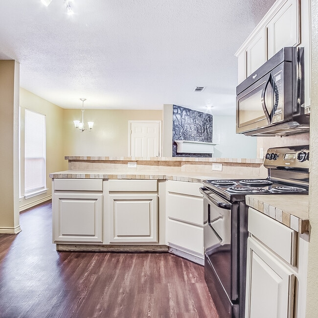 Building Photo - 8040 Texridge Dr