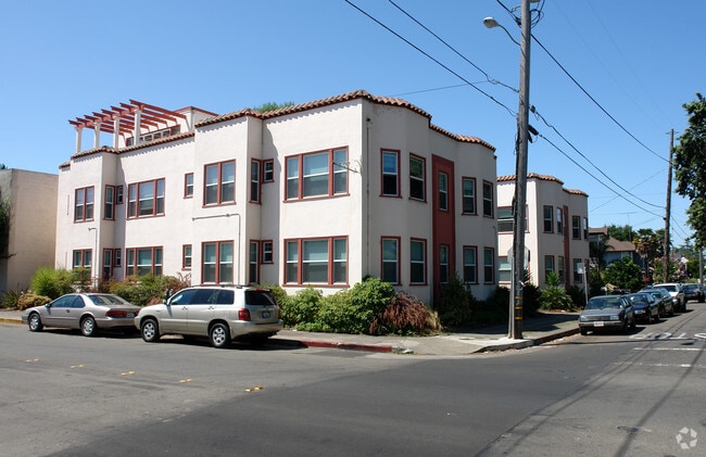 Building Photo - 442 8th St