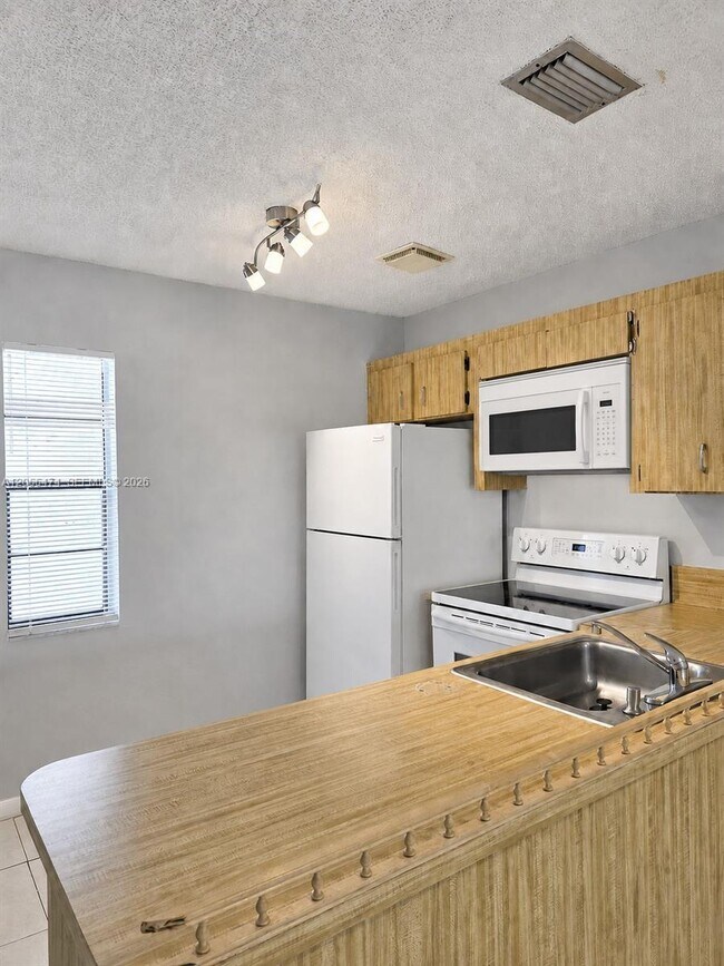 Building Photo - 10355 NW 35th St