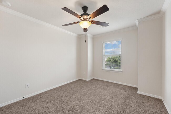Building Photo - 13217 Green Hills Dr