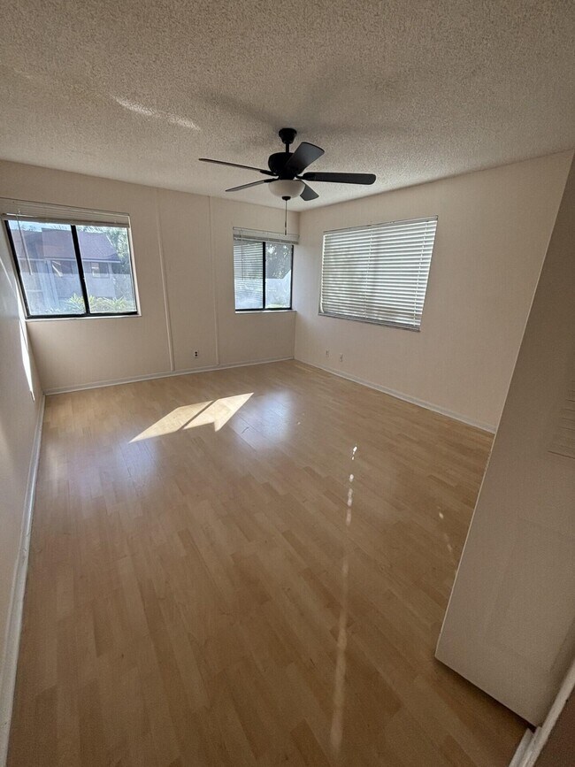 Building Photo - 110 SE 7th St