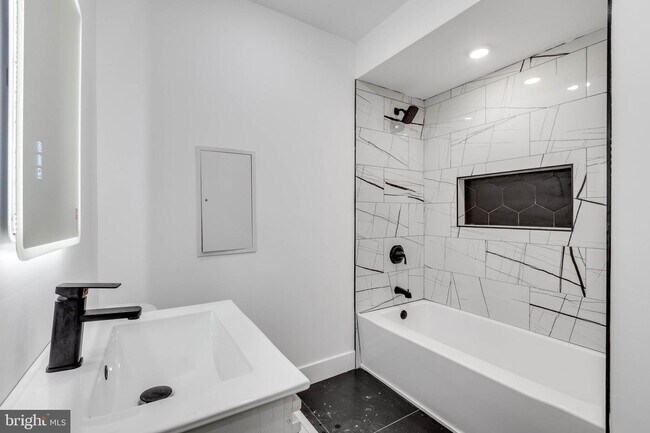 Building Photo - 6027 Delancey St