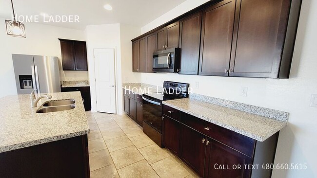 Building Photo - Welcome to your dream home in Casa Grande,...