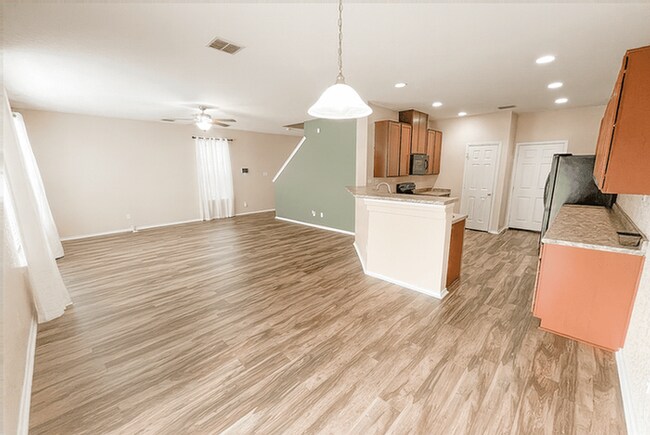 Building Photo - 9838 Twinbear Creek