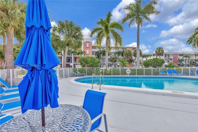 Building Photo - 440 Paradise Isle Blvd