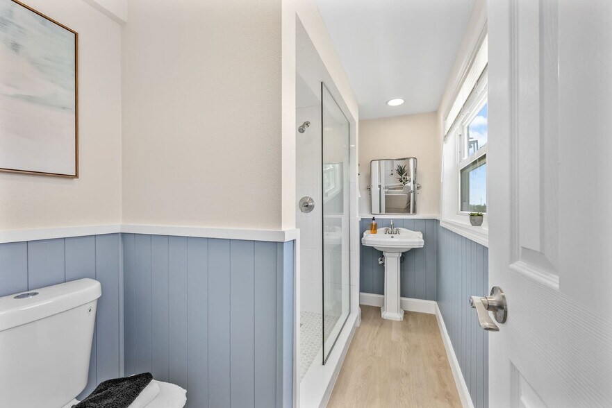 Building Photo - 637 S Orlando Ave