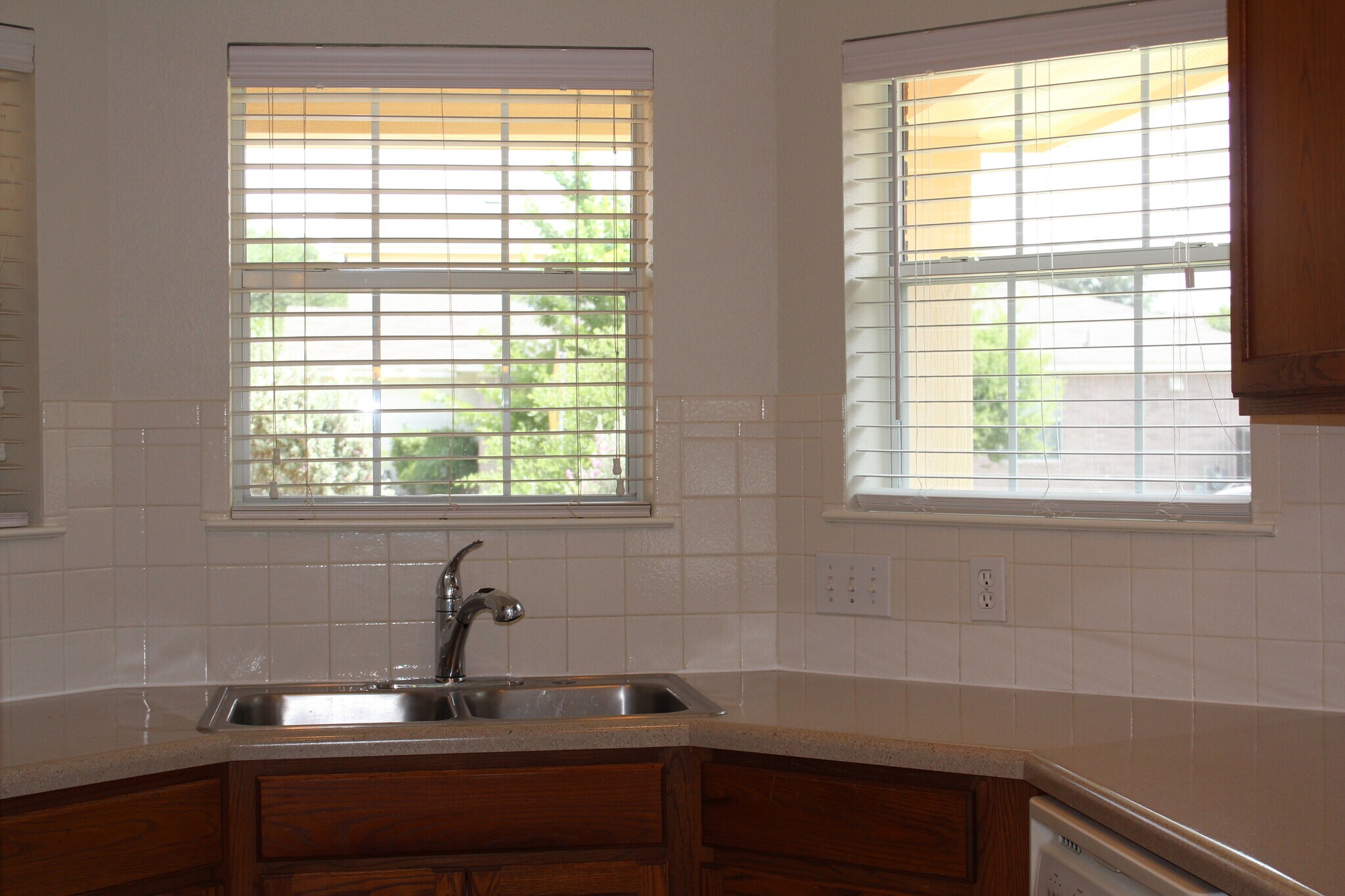 Kitchen - 5605 Bentsen Ln