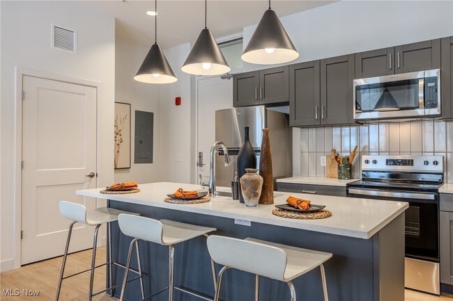 Building Photo - 25 E Spaulding St