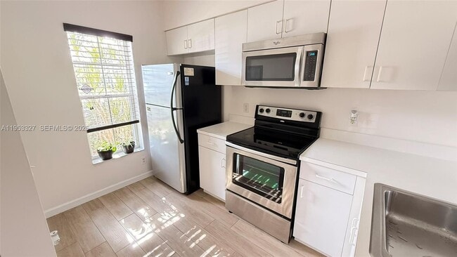 Building Photo - 16727 Hemingway Dr