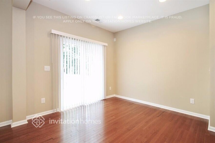 Building Photo - 1923 Madeira Cir