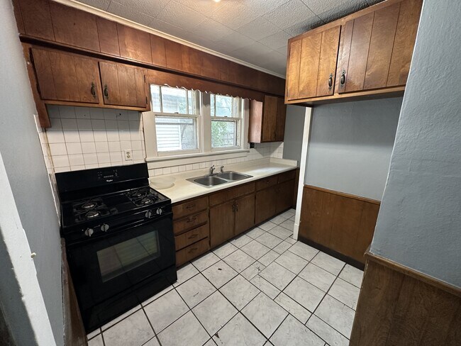Building Photo - 2418 N Peoria Ave