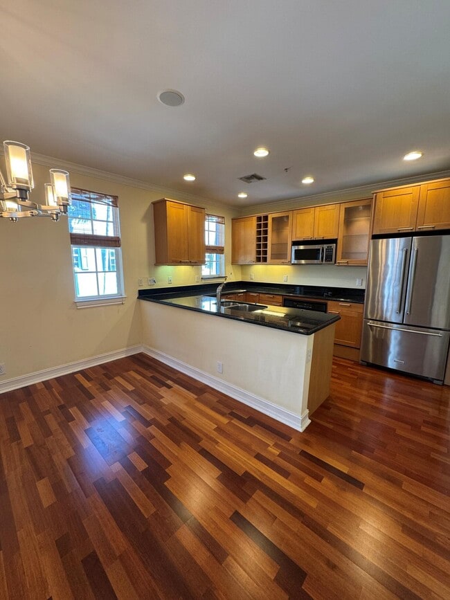 Building Photo - 304 W Mallory Cir