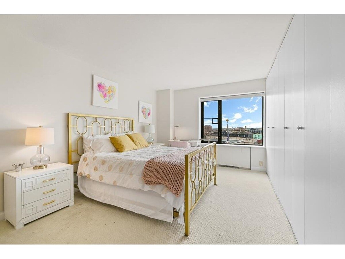 Building Photo - 15 S 1st St