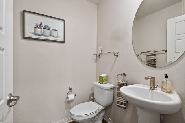 Building Photo - 3-Bed + 3.5-Bath Townhouse | Springville | Camarillo | Unfurnished