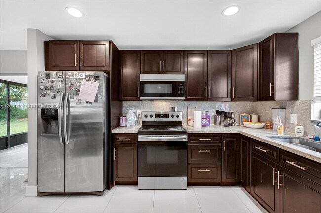 Building Photo - 10850 Eureka St