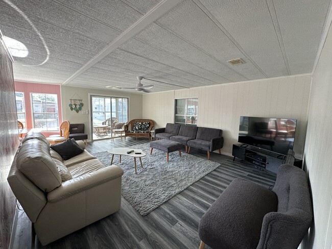 Building Photo - 285 Apricot St