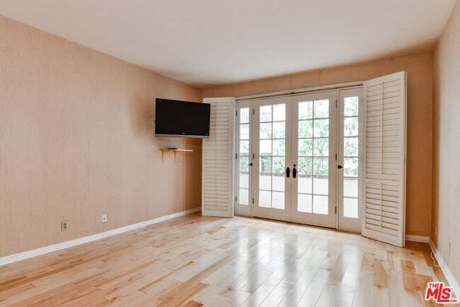 Building Photo - 11755 Montana Ave