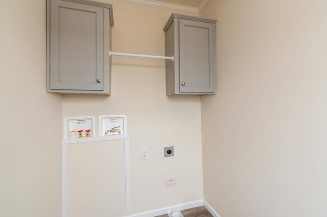 Building Photo - 9 Cozy Dr