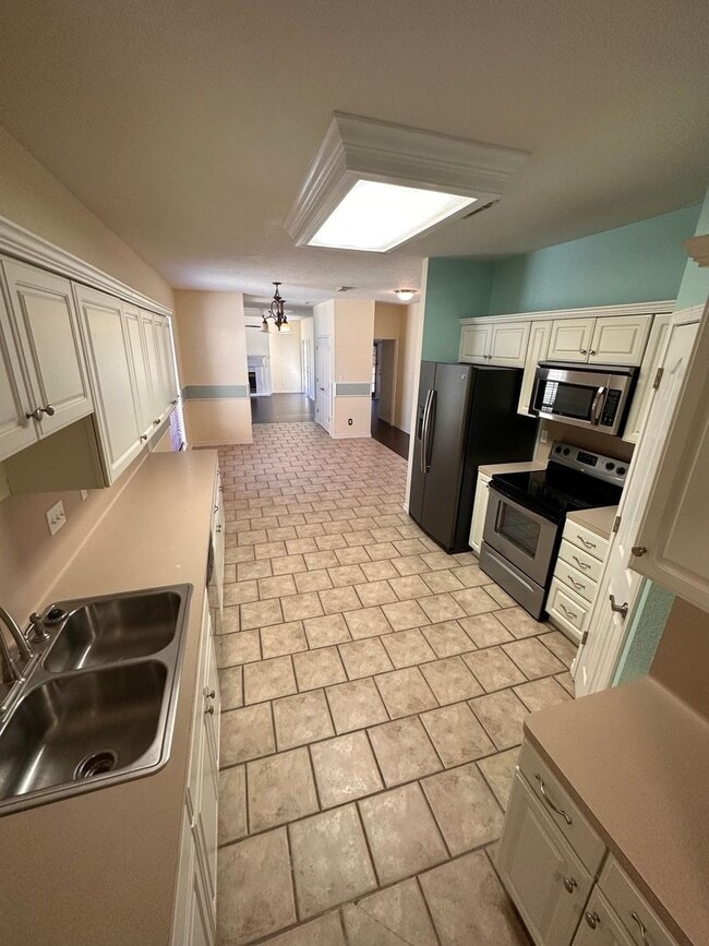 Building Photo - 115 Suncrest