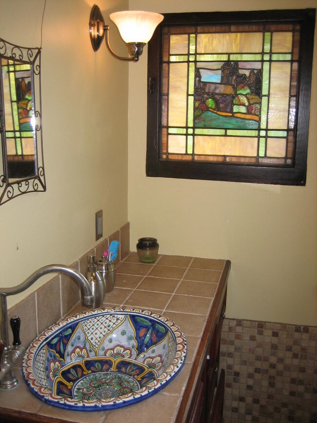 Building Photo - 719 Savannah Ave