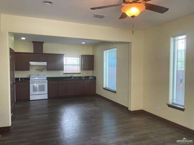 Building Photo - 215 Fig Dr