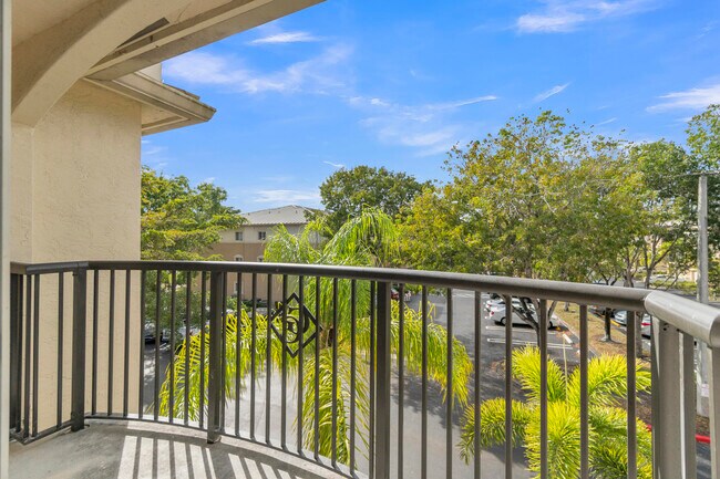 Building Photo - 400 Crestwood Ct N